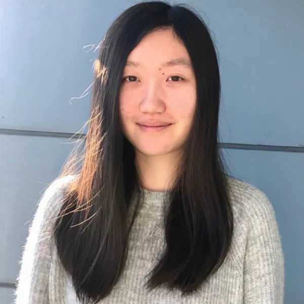 headshot of Siqi Lee, long black hair and black eyes